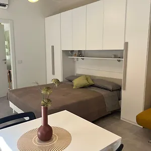 Violetta Di Appartement Parme